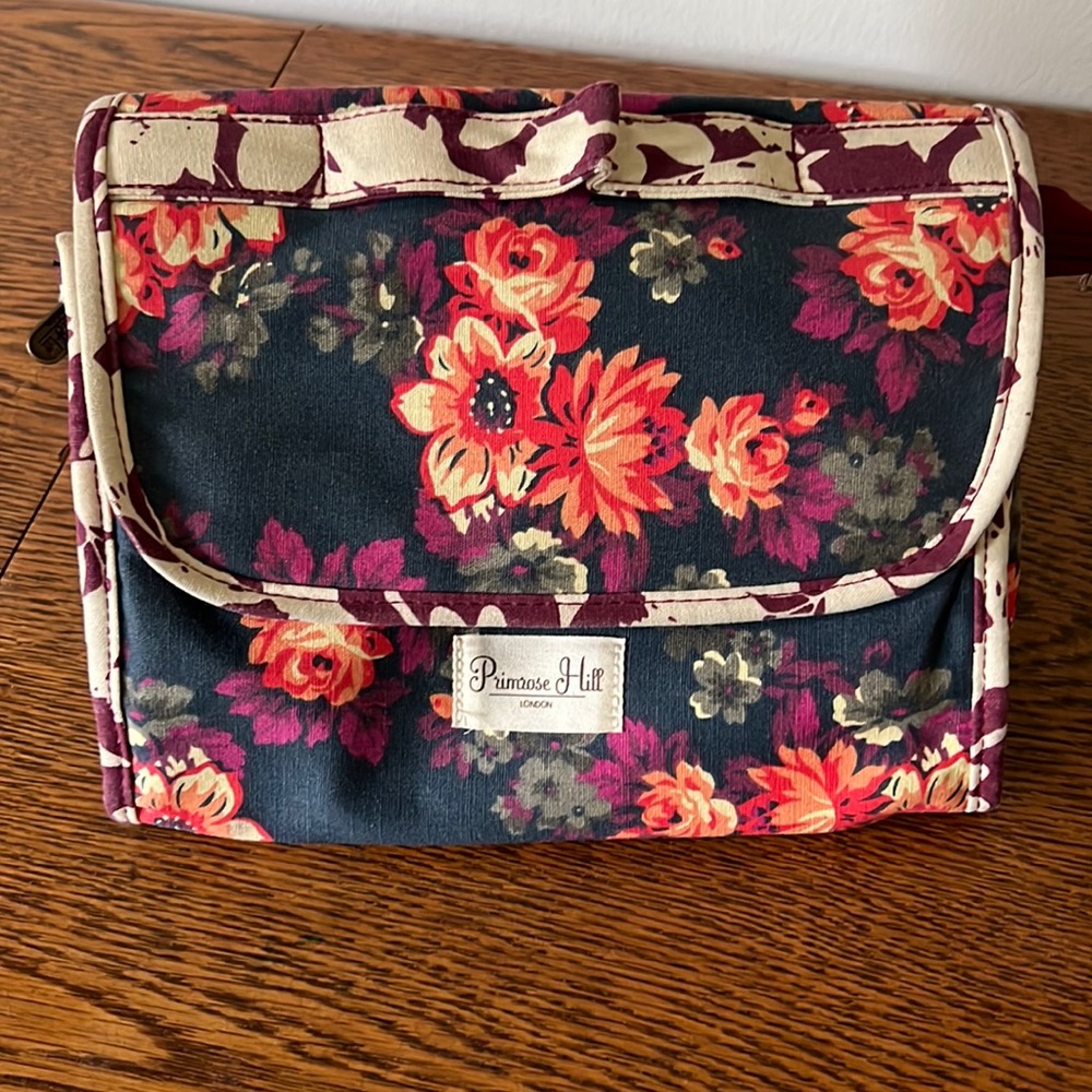 Travel Toiletries/Jewelry carrier
